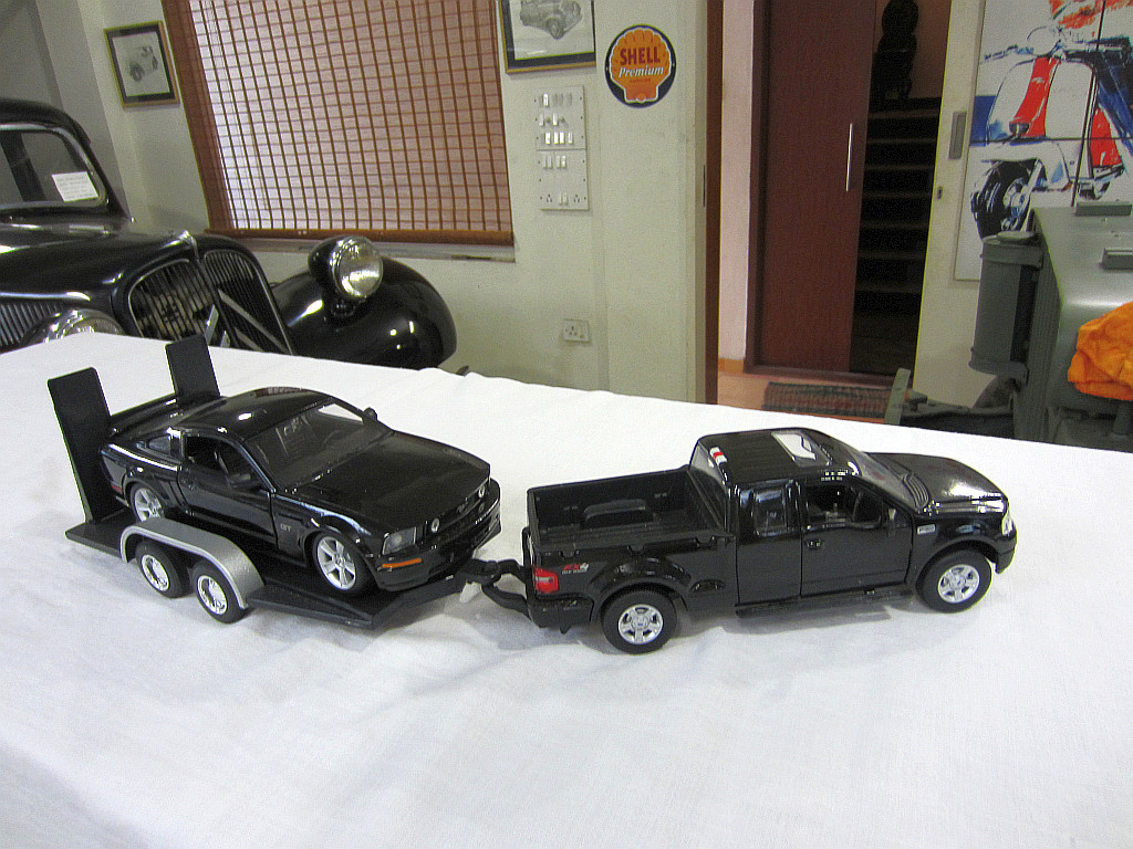 Ford F-150 with Ford Mustang GT 2006 in trailer